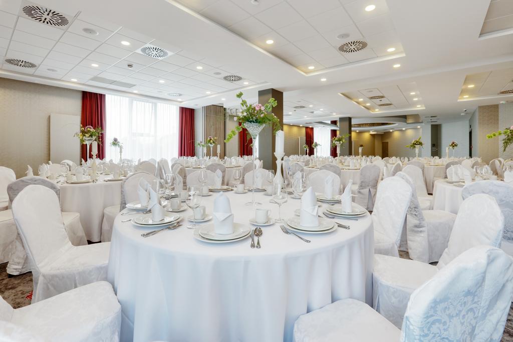 Ibis Styles Nowy Sacz Hotell Exteriör bild