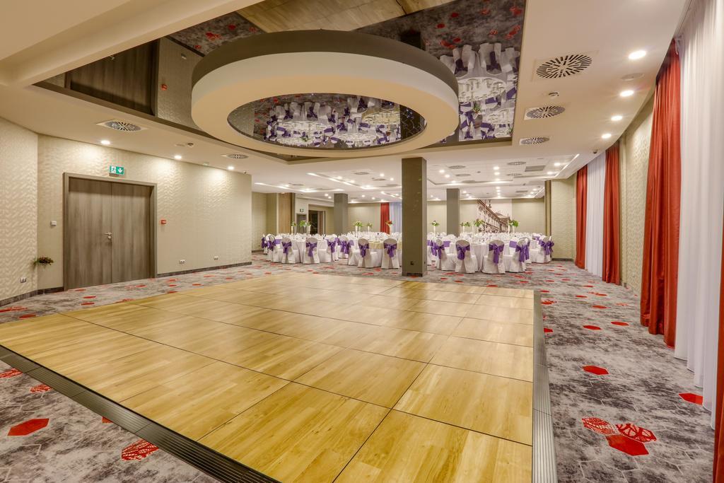Ibis Styles Nowy Sacz Hotell Exteriör bild